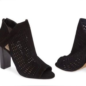 Vince Camuto Cranita Suede Peep Toe Heels Size 8